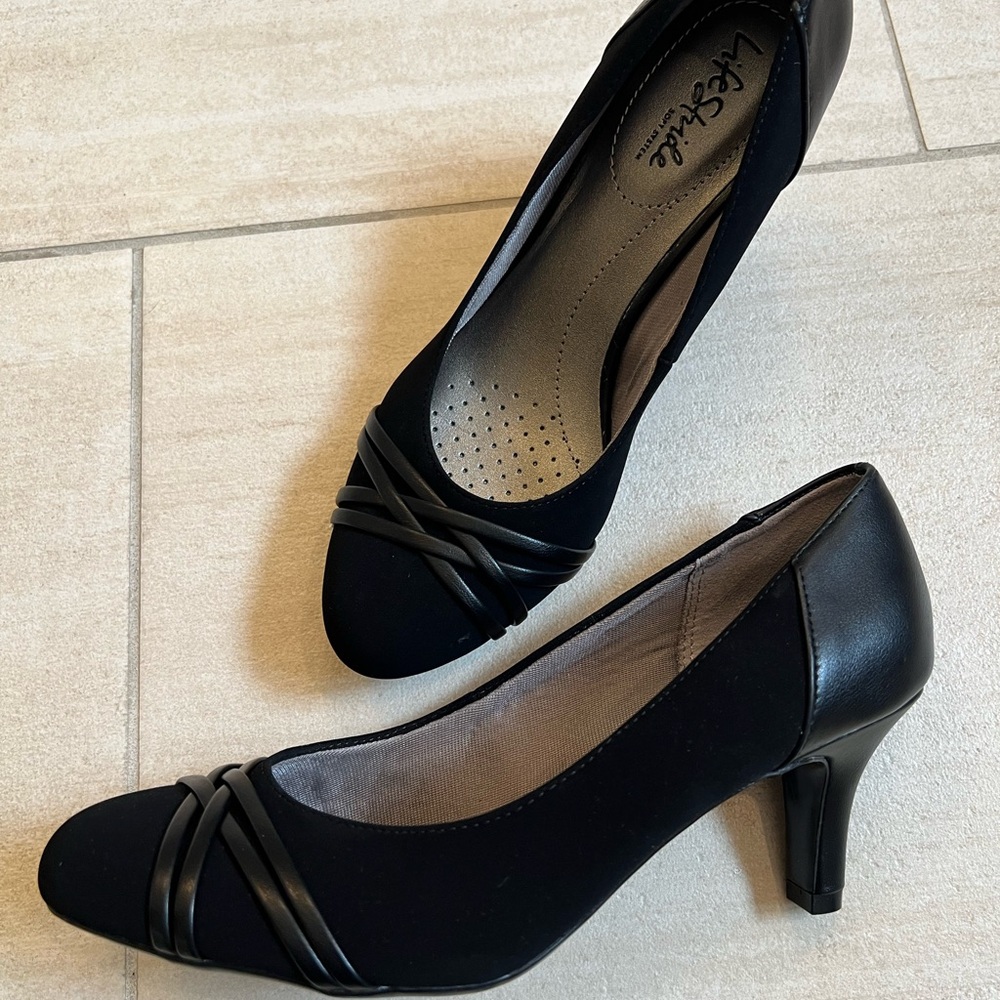 Brand new black suede Life Stride kitten heels